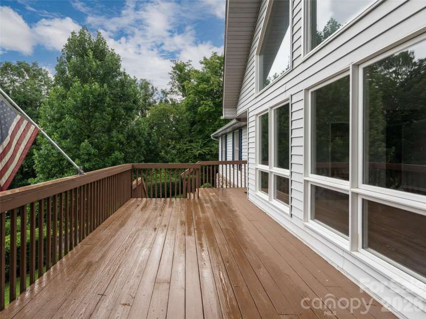 15 Tiffany Lane, Asheville, NC 28804.  MLS# CAR4369734, YatesRealty ID 17419. 