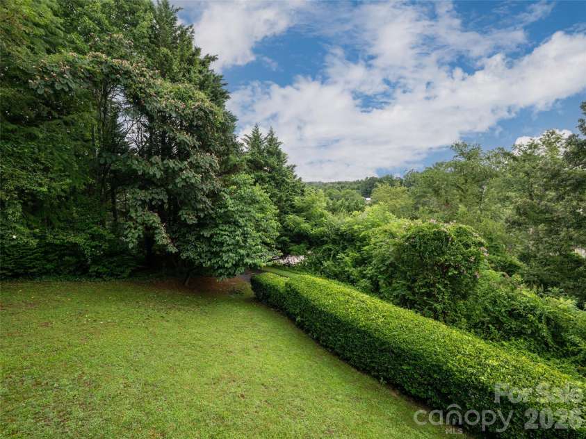 15 Tiffany Lane, Asheville, NC 28804.  MLS# CAR4369734, YatesRealty ID 17419. 