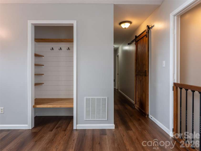 15 Tiffany Lane, Asheville, NC 28804.  MLS# CAR4369734, YatesRealty ID 17419. 