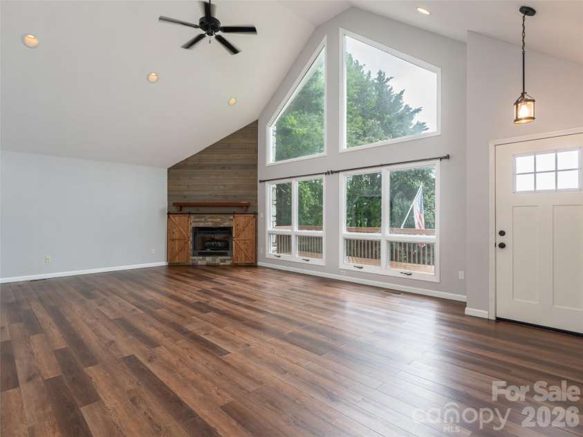 15 Tiffany Lane, Asheville, NC 28804.  MLS# CAR4369734, YatesRealty ID 17419. 