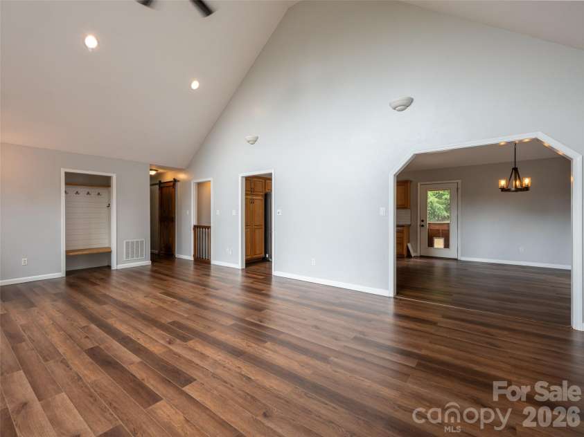 15 Tiffany Lane, Asheville, NC 28804.  MLS# CAR4369734, YatesRealty ID 17419. 