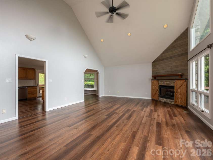15 Tiffany Lane, Asheville, NC 28804.  MLS# CAR4369734, YatesRealty ID 17419. 