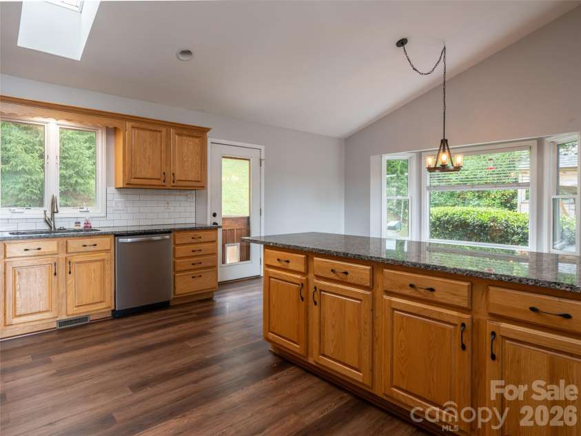 15 Tiffany Lane, Asheville, NC 28804.  MLS# CAR4369734, YatesRealty ID 17419. 