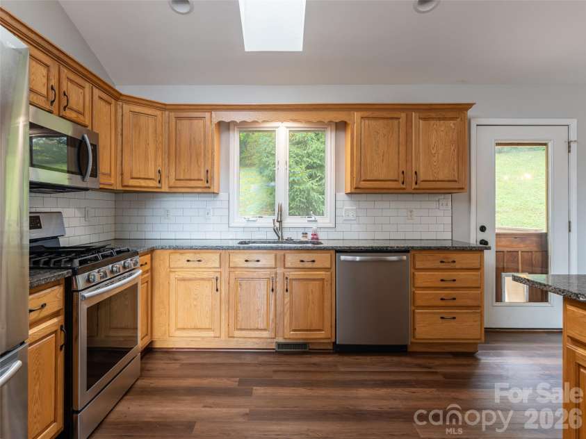 15 Tiffany Lane, Asheville, NC 28804.  MLS# CAR4369734, YatesRealty ID 17419. 