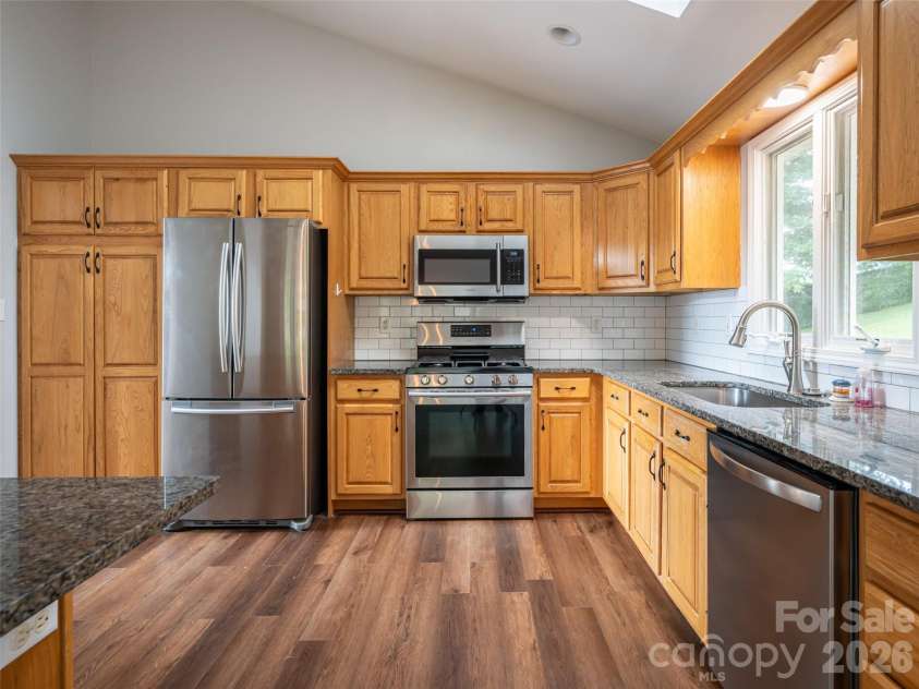 15 Tiffany Lane, Asheville, NC 28804.  MLS# CAR4369734, YatesRealty ID 17419. 