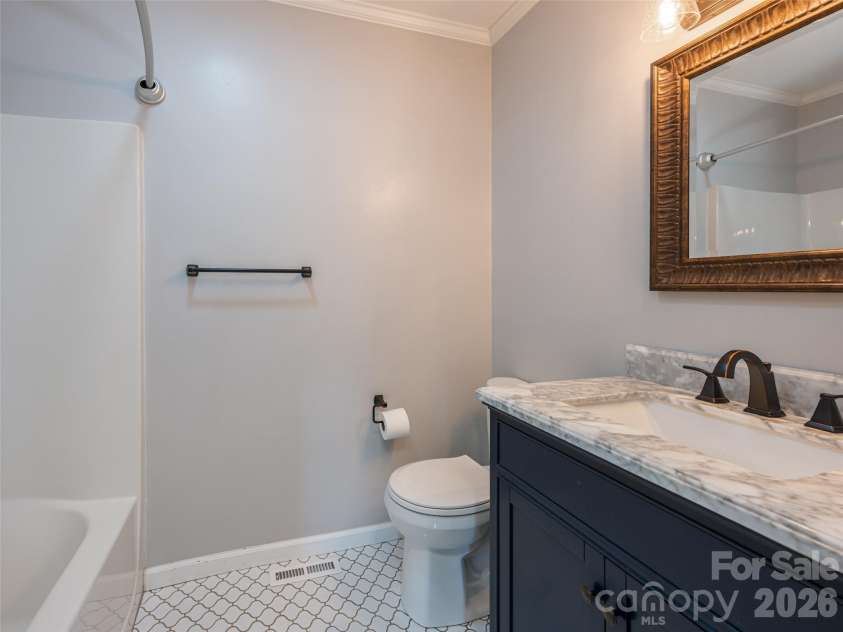 15 Tiffany Lane, Asheville, NC 28804.  MLS# CAR4369734, YatesRealty ID 17419. 