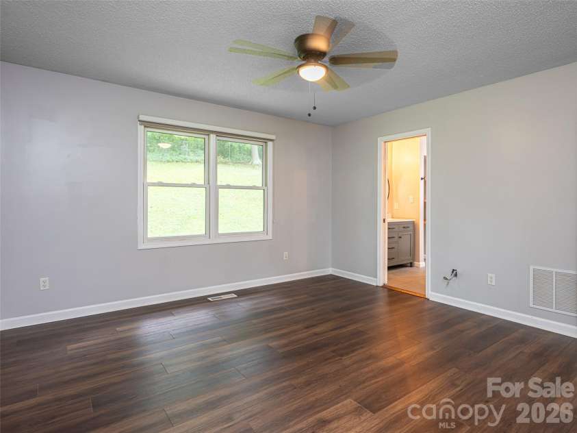 15 Tiffany Lane, Asheville, NC 28804.  MLS# CAR4369734, YatesRealty ID 17419. 