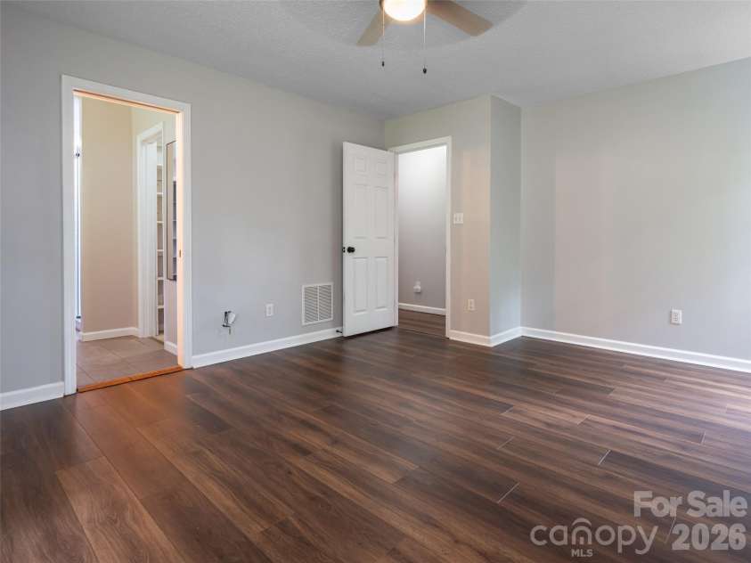 15 Tiffany Lane, Asheville, NC 28804.  MLS# CAR4369734, YatesRealty ID 17419. 