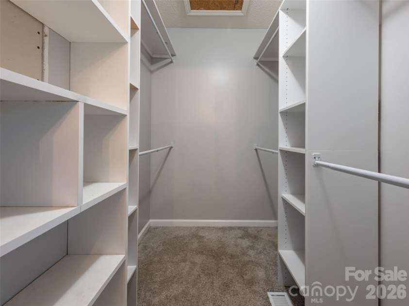 15 Tiffany Lane, Asheville, NC 28804.  MLS# CAR4369734, YatesRealty ID 17419. 