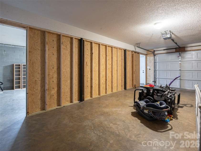 15 Tiffany Lane, Asheville, NC 28804.  MLS# CAR4369734, YatesRealty ID 17419. 