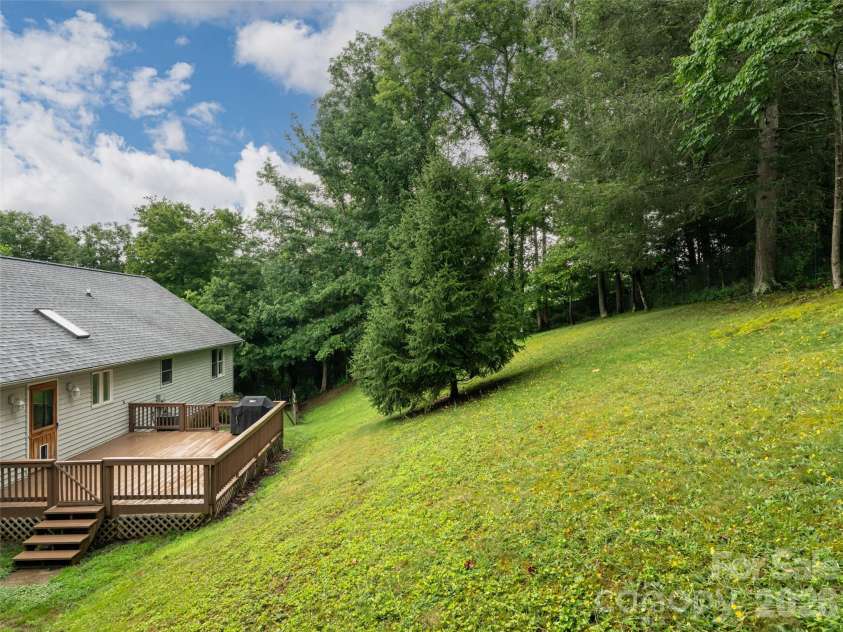 15 Tiffany Lane, Asheville, NC 28804.  MLS# CAR4369734, YatesRealty ID 17419. 