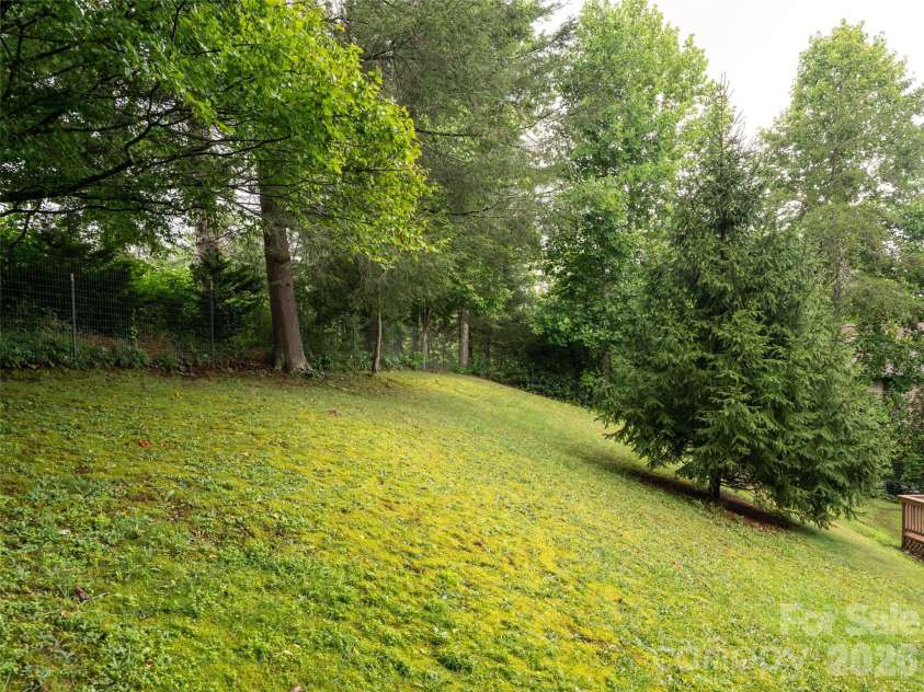 15 Tiffany Lane, Asheville, NC 28804.  MLS# CAR4369734, YatesRealty ID 17419. 