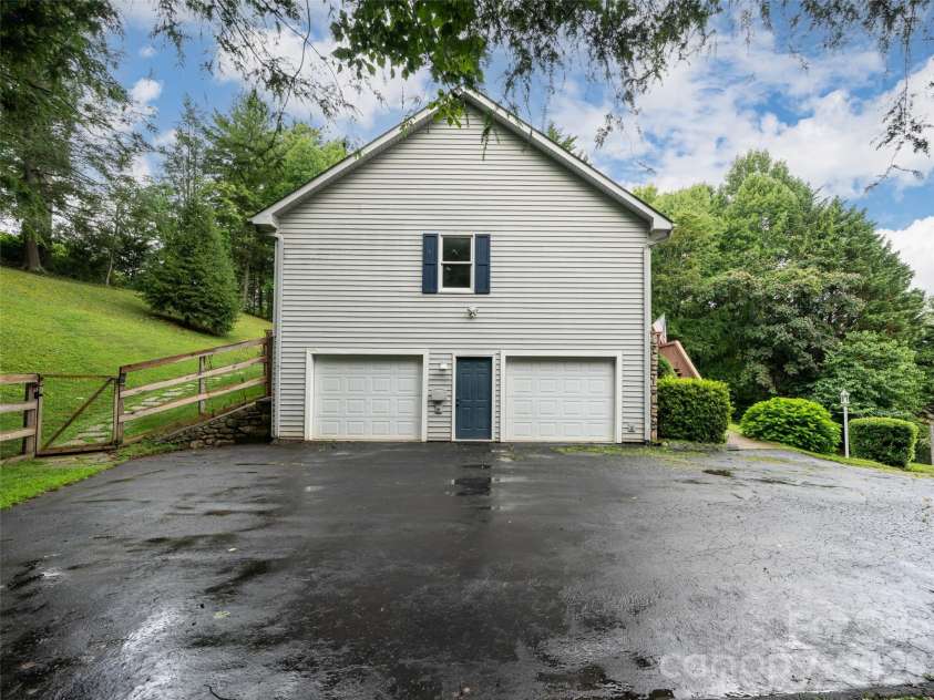 15 Tiffany Lane, Asheville, NC 28804.  MLS# CAR4369734, YatesRealty ID 17419. 