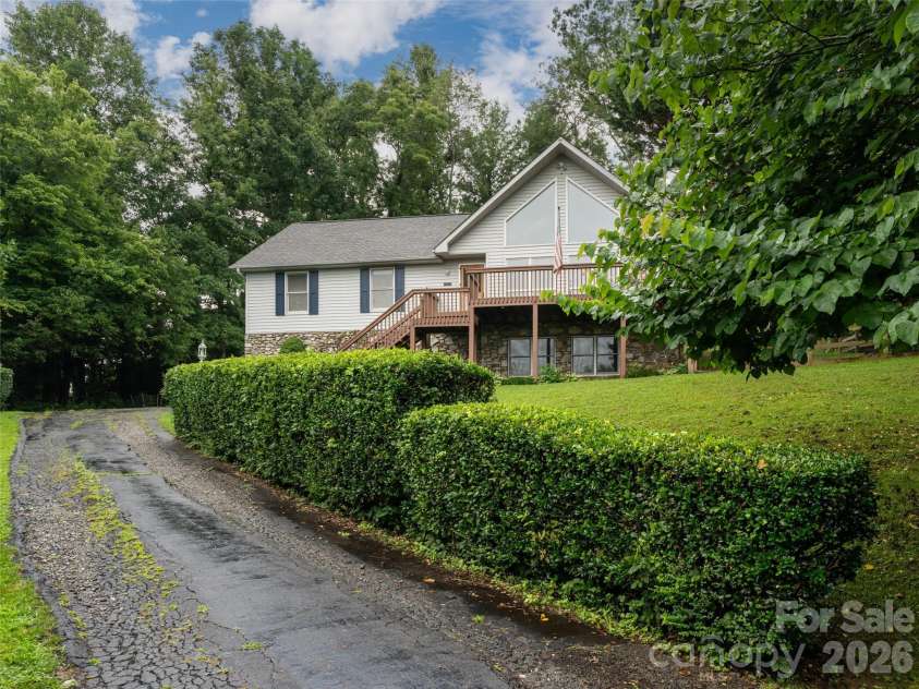 15 Tiffany Lane, Asheville, NC 28804.  MLS# CAR4369734, YatesRealty ID 17419. 