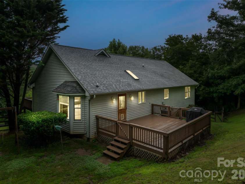 15 Tiffany Lane, Asheville, NC 28804.  MLS# CAR4369734, YatesRealty ID 17419. 