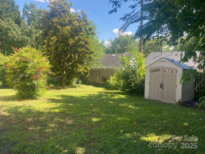 9612 Farmridge Lane, Matthews, NC 28105.  MLS# CAR4263057, YatesRealty ID 17419. Backyard
