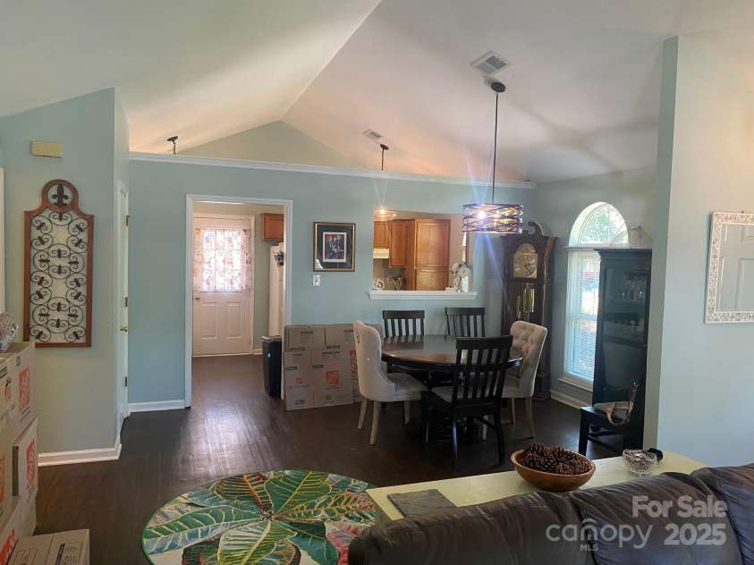 9612 Farmridge Lane, Matthews, NC 28105.  MLS# CAR4263057, YatesRealty ID 17419. Dining Area