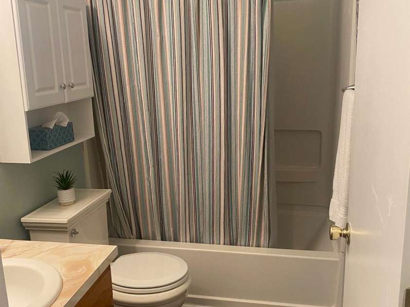 9612 Farmridge Lane, Matthews, NC 28105.  MLS# CAR4263057, YatesRealty ID 17419. Full Bath