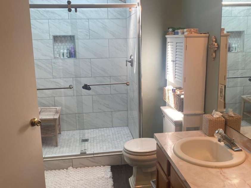 9612 Farmridge Lane, Matthews, NC 28105.  MLS# CAR4263057, YatesRealty ID 17419. Master Bathroom