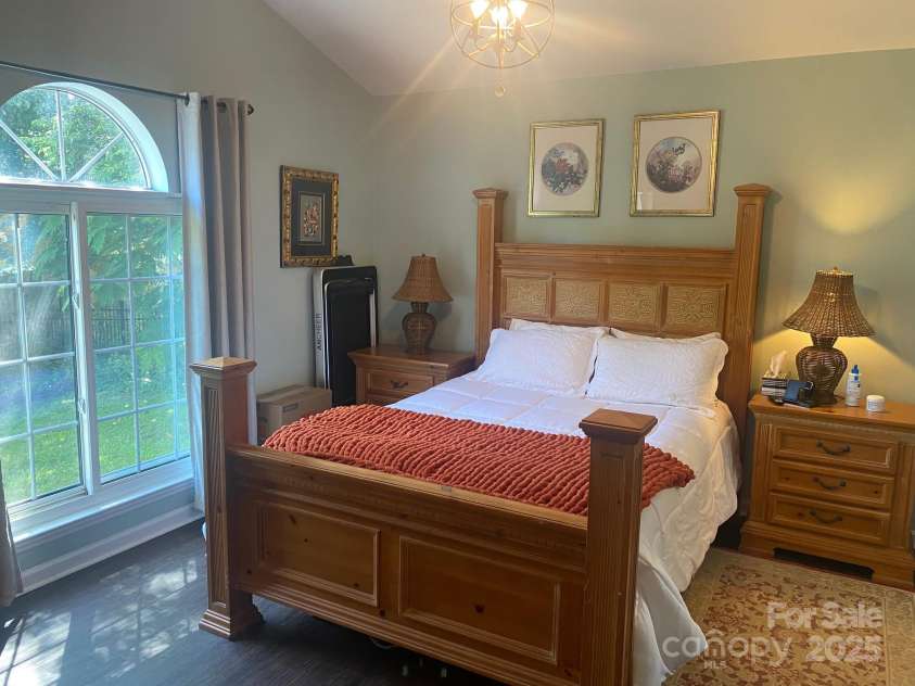 9612 Farmridge Lane, Matthews, NC 28105.  MLS# CAR4263057, YatesRealty ID 17419. Master Bedroom