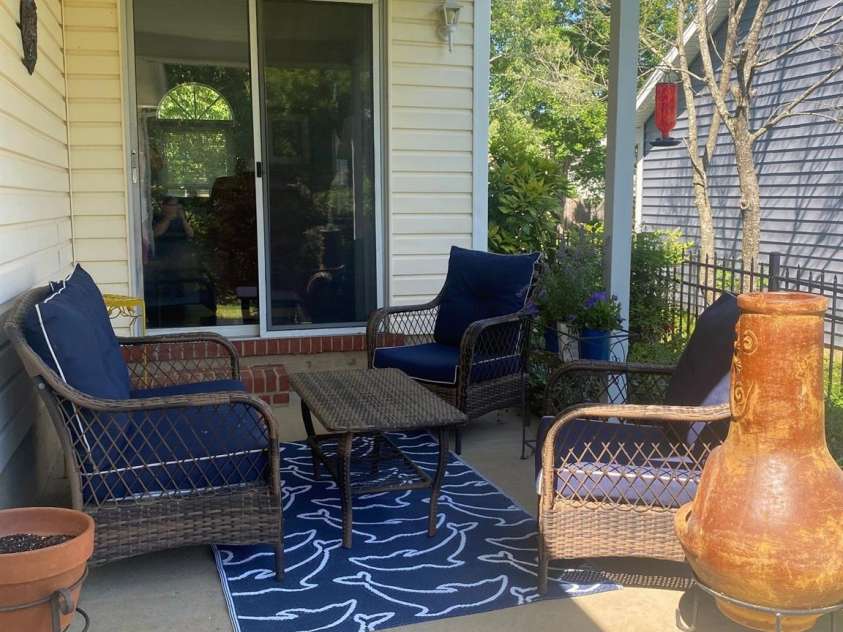 9612 Farmridge Lane, Matthews, NC 28105.  MLS# CAR4263057, YatesRealty ID 17419. Patio off living room