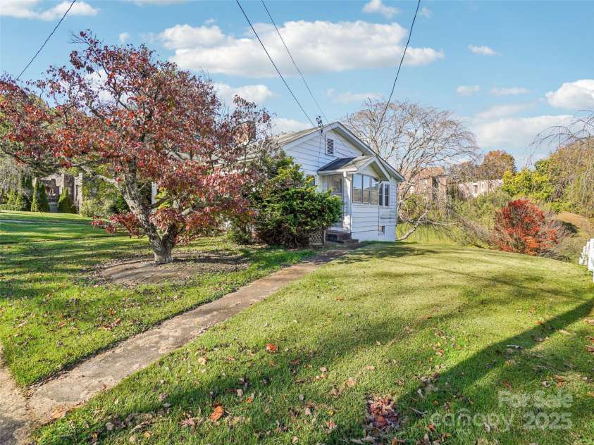 230 Main Street, Mars Hill, NC 28754.  MLS# CAR4315536, YatesRealty ID 1742. 