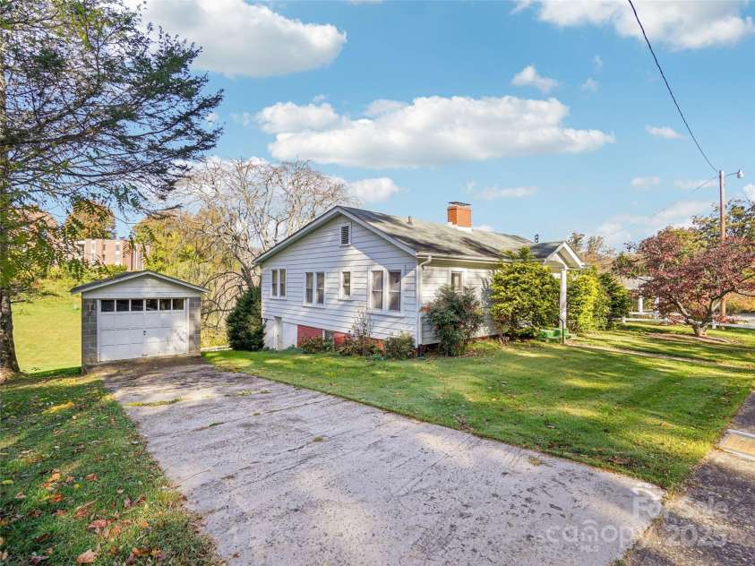230 Main Street, Mars Hill, NC 28754.  MLS# CAR4315536, YatesRealty ID 1742. 