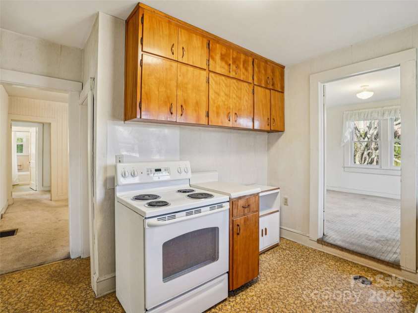 230 Main Street, Mars Hill, NC 28754.  MLS# CAR4315536, YatesRealty ID 1742. 