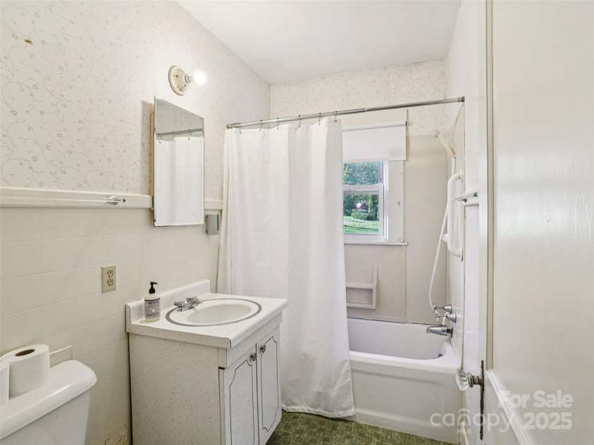 230 Main Street, Mars Hill, NC 28754.  MLS# CAR4315536, YatesRealty ID 1742. 