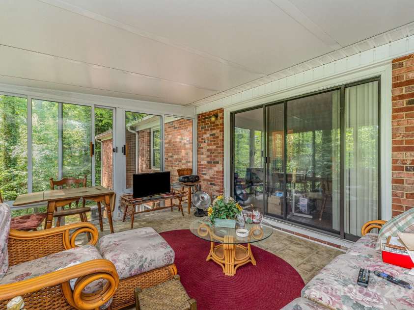 102 Forest Court, Huntersville, NC 28078.  MLS# CAR4247355, YatesRealty ID 17420. 