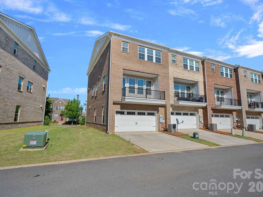 11523 Red Rust Lane, Charlotte, NC 28277.  MLS# CAR4376500, YatesRealty ID 17420. 2-Car, Attached Main-level Garage.