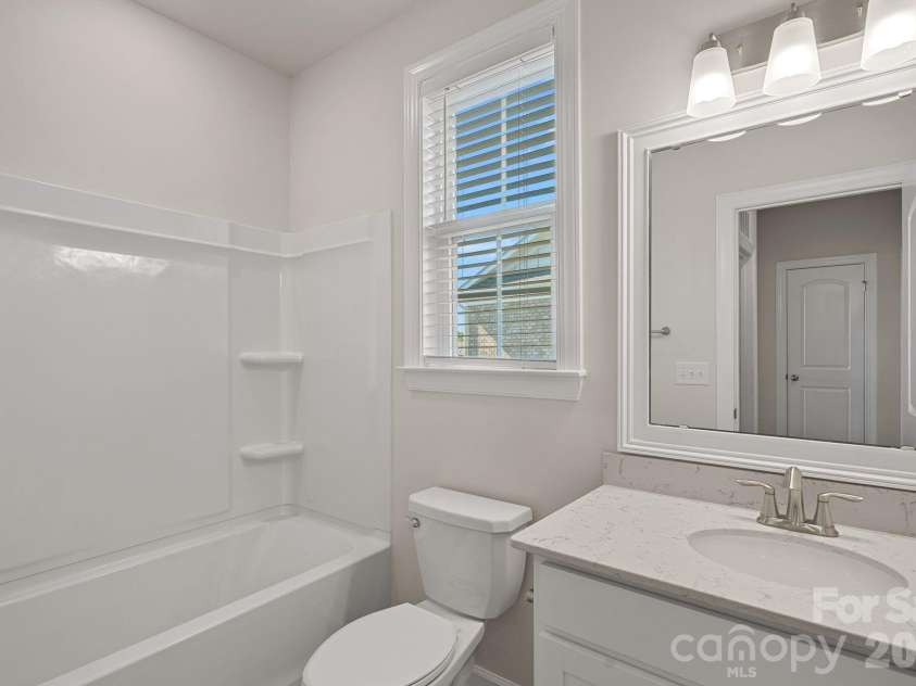 11523 Red Rust Lane, Charlotte, NC 28277.  MLS# CAR4376500, YatesRealty ID 17420. Full Bathroom