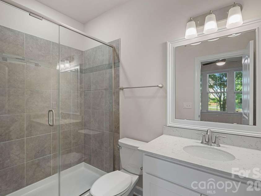 11523 Red Rust Lane, Charlotte, NC 28277.  MLS# CAR4376500, YatesRealty ID 17420. Guest Suite Full Bathroom