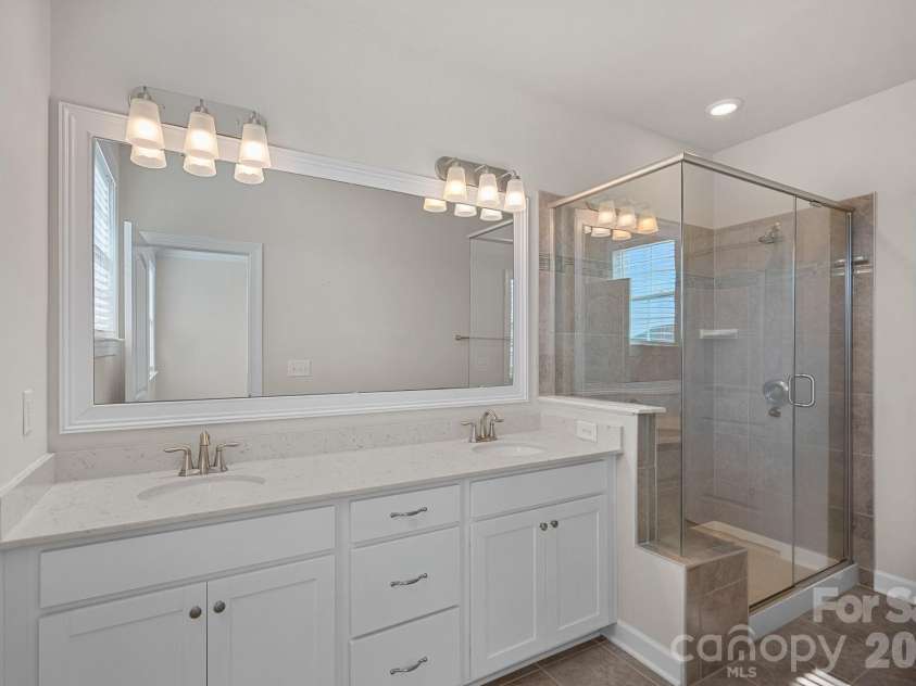 11523 Red Rust Lane, Charlotte, NC 28277.  MLS# CAR4376500, YatesRealty ID 17420. Large Primary Ensuite