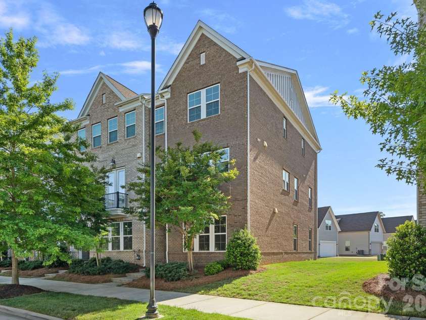 11523 Red Rust Lane, Charlotte, NC 28277.  MLS# CAR4376500, YatesRealty ID 17420. Welcome to 11523 Red Rust Lane!