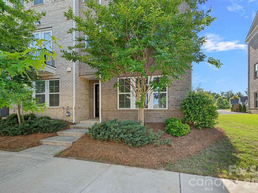 11523 Red Rust Lane, Charlotte, NC 28277.  MLS# CAR4376500, YatesRealty ID 17420. Welcome to 11523 Red Rust Lane!