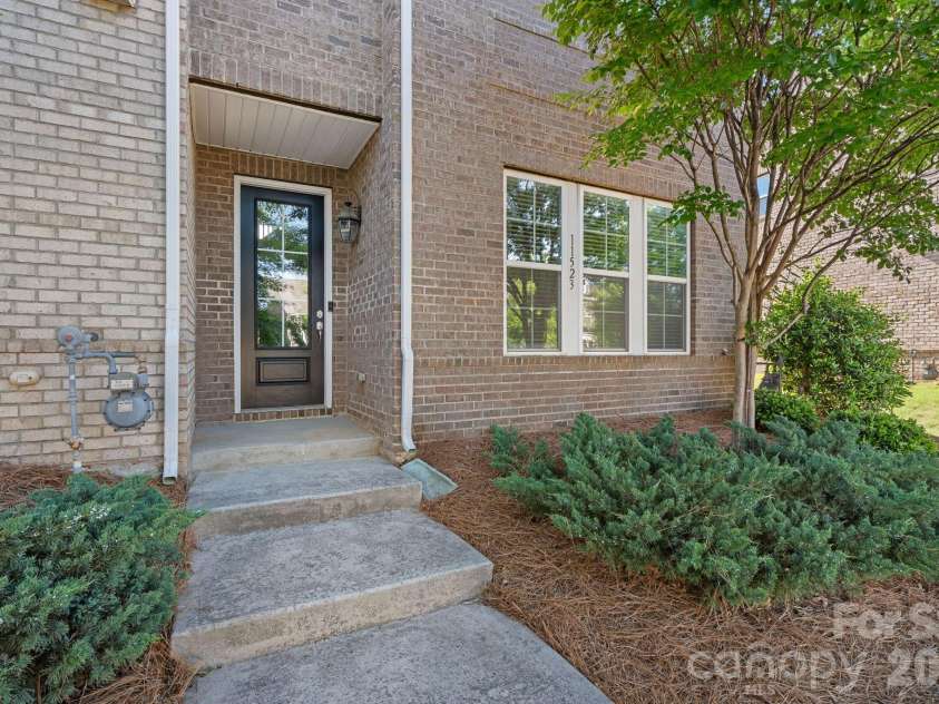 11523 Red Rust Lane, Charlotte, NC 28277.  MLS# CAR4376500, YatesRealty ID 17420. Welcome to 11523 Red Rust Lane!