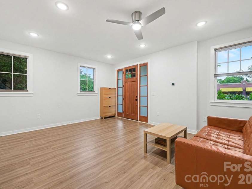 345 East Boulevard, Charlotte, NC 28203.  MLS# CAR4376054, YatesRealty ID 17422. 