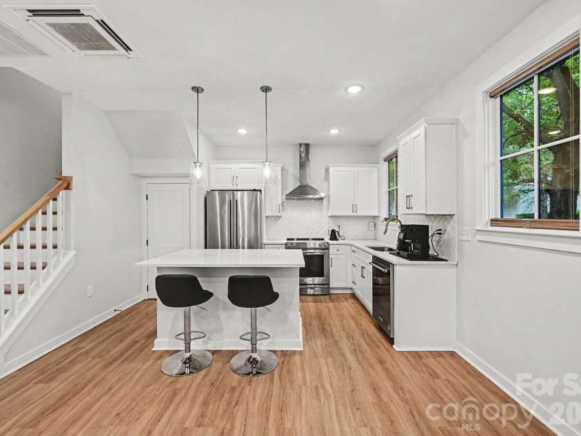 345 East Boulevard, Charlotte, NC 28203.  MLS# CAR4376054, YatesRealty ID 17422. 