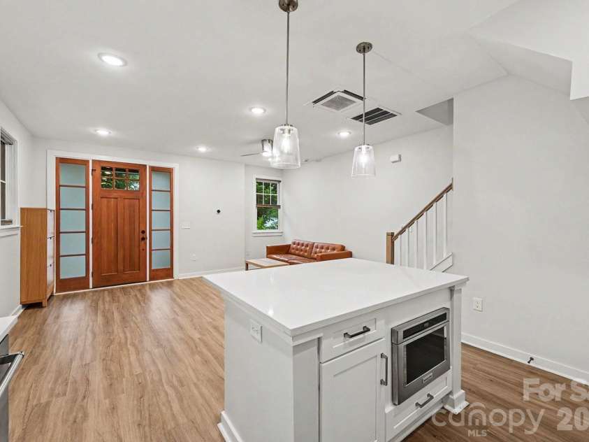 345 East Boulevard, Charlotte, NC 28203.  MLS# CAR4376054, YatesRealty ID 17422. 