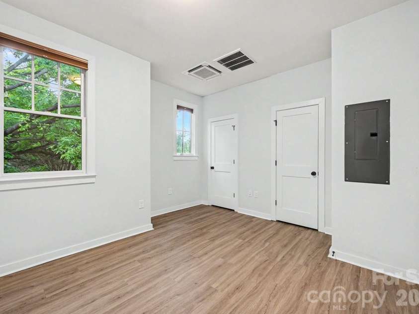 345 East Boulevard, Charlotte, NC 28203.  MLS# CAR4376054, YatesRealty ID 17422. 