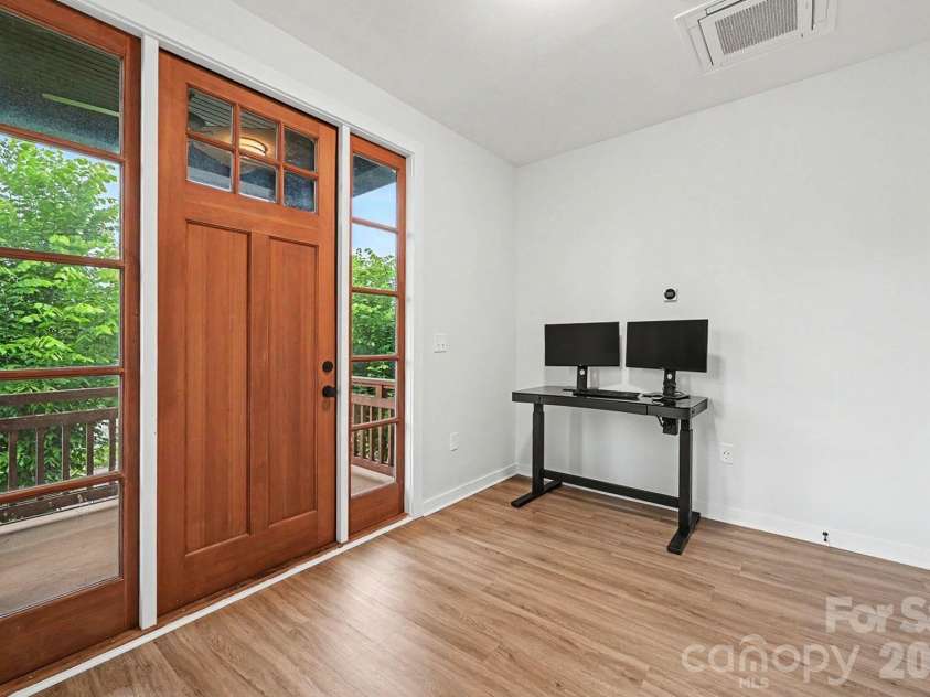 345 East Boulevard, Charlotte, NC 28203.  MLS# CAR4376054, YatesRealty ID 17422. 