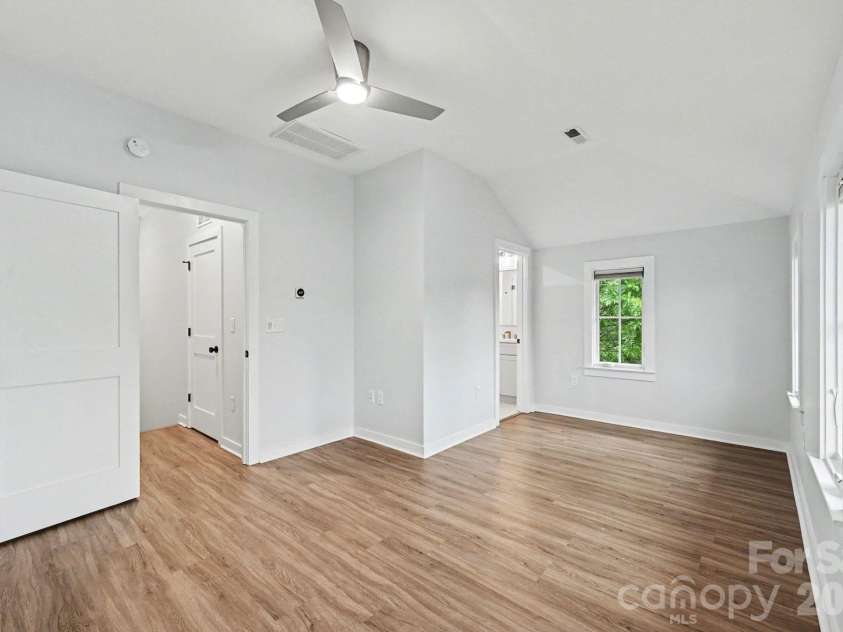 345 East Boulevard, Charlotte, NC 28203.  MLS# CAR4376054, YatesRealty ID 17422. 