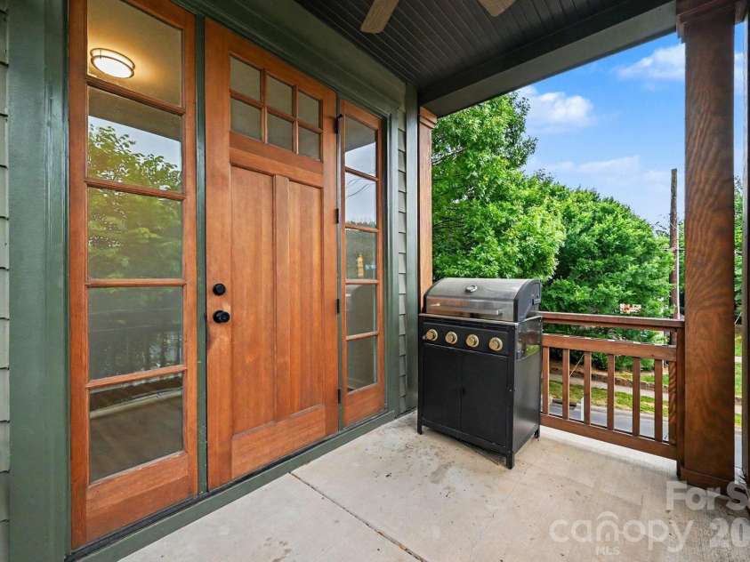 345 East Boulevard, Charlotte, NC 28203.  MLS# CAR4376054, YatesRealty ID 17422. BALCONY