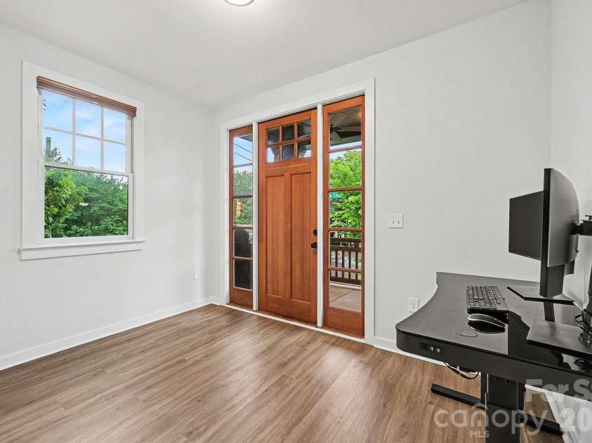 345 East Boulevard, Charlotte, NC 28203.  MLS# CAR4376054, YatesRealty ID 17422. OFFICE/FLEX ROOM