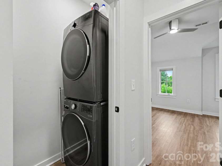 345 East Boulevard, Charlotte, NC 28203.  MLS# CAR4376054, YatesRealty ID 17422. WASHER/DRYER