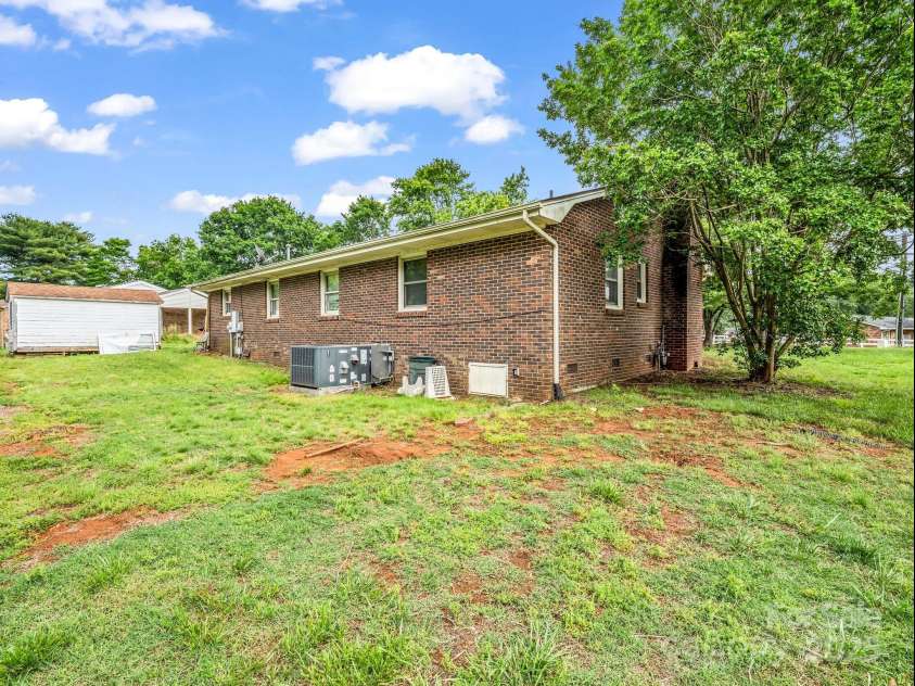 202 College Avenue, Shelby, NC 28152.  MLS# CAR4259218, YatesRealty ID 17423. 