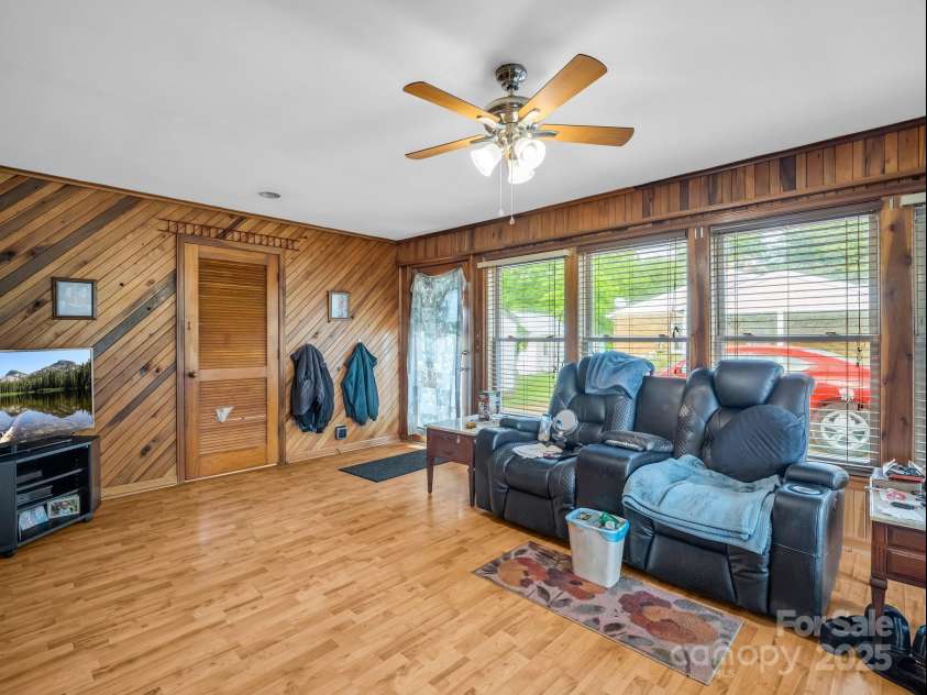 202 College Avenue, Shelby, NC 28152.  MLS# CAR4259218, YatesRealty ID 17423. 