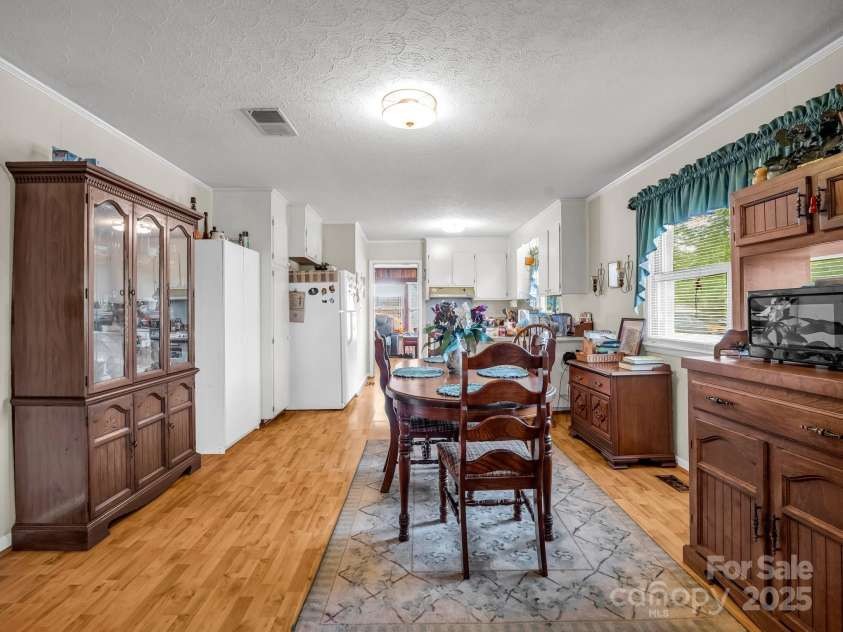 202 College Avenue, Shelby, NC 28152.  MLS# CAR4259218, YatesRealty ID 17423. 