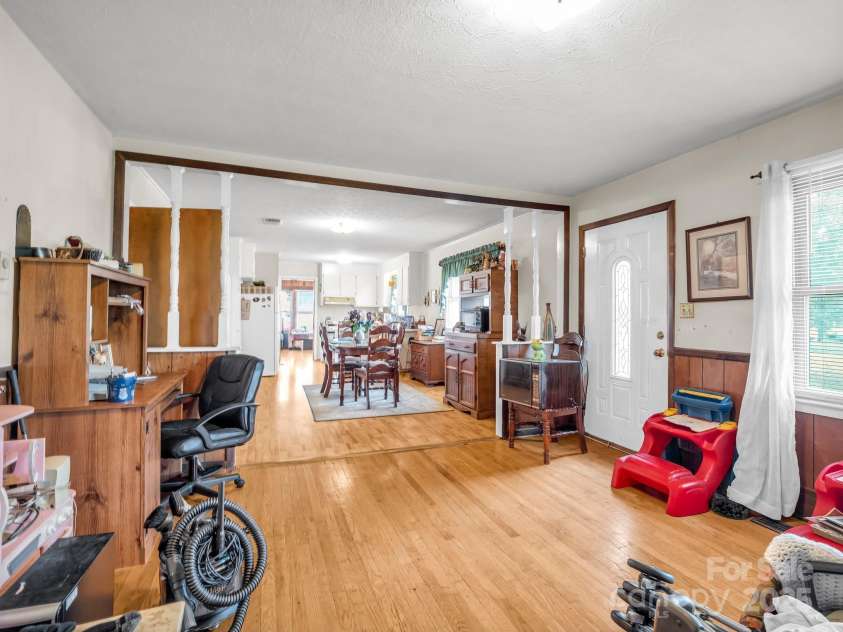 202 College Avenue, Shelby, NC 28152.  MLS# CAR4259218, YatesRealty ID 17423. 